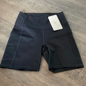 Fabletics On- The- Go High Waisted go 6” biker shorts with mesh side pockets